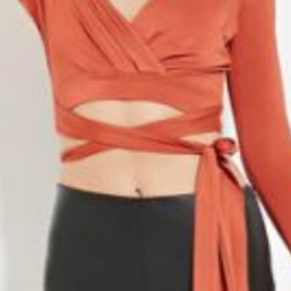 Forever 21 crossover tie crop top - Picture 3 of 3